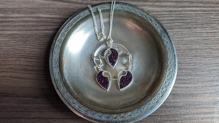 For the first time in the world! A Georgian brand produces jewelry made from wine stone