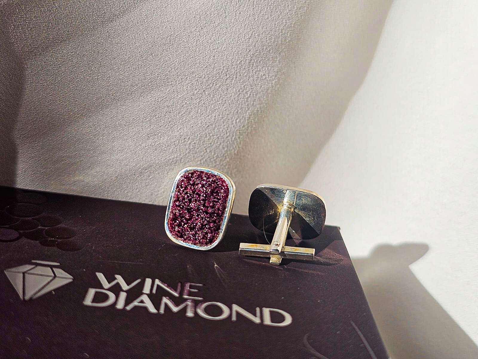 The author's cufflinks "Guruli"
