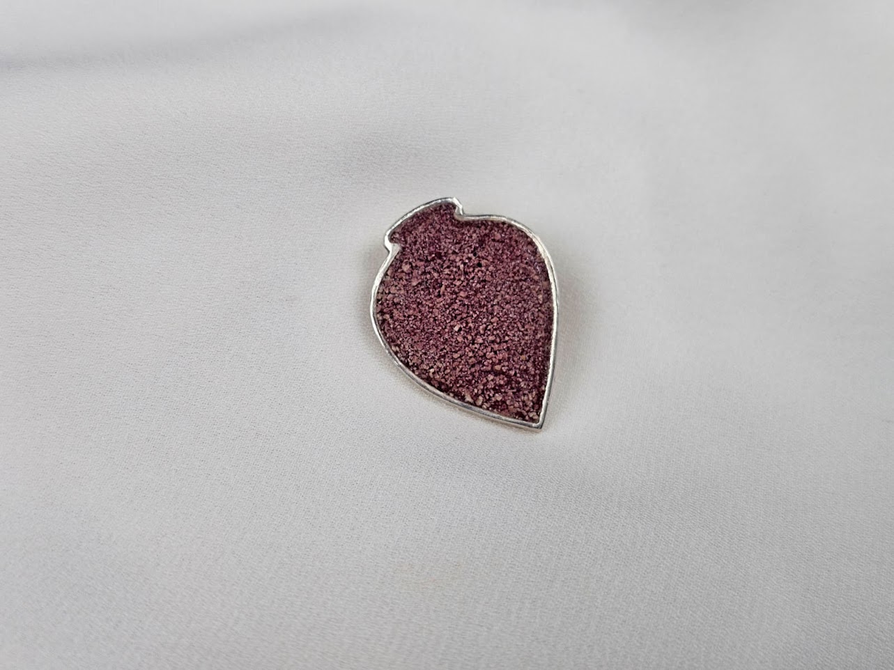The autorth's brooch "Kvevri"