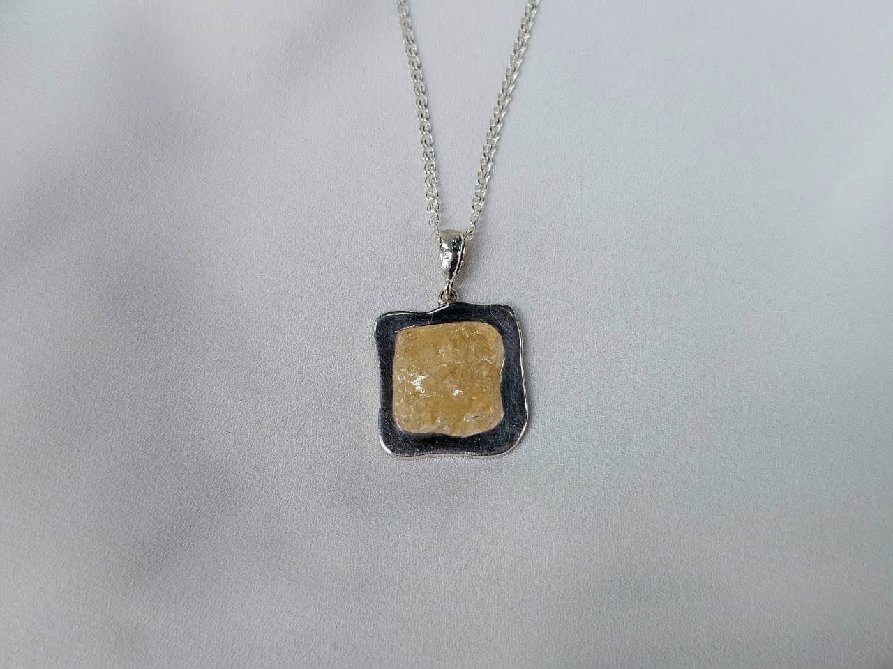 Necklace "Round corner"