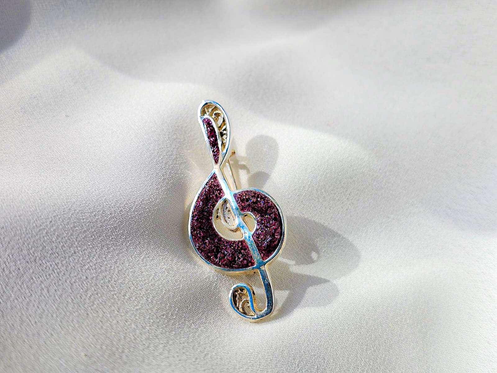 Brooch "Violin key"